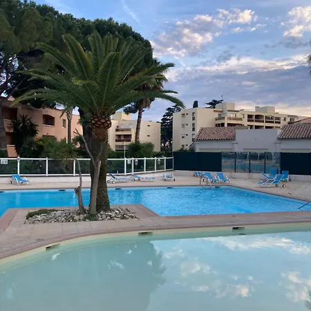 Superbe F2 Refait A Neuf A Deux Pas Des Plages De Sable Vallauris